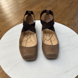 Jessica Simpson Mandolaye Ballet Flats. 
Tabacco color, Black Elastic. Size 7.